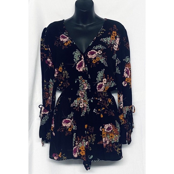 Band of Gypsies V Neck Black Floral Shorts Romper Women's Medium - Picture 1 of 5